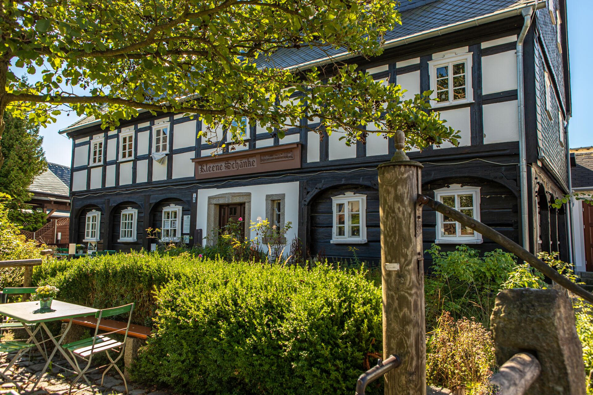 Umgebindehaus "Kleene Schenke" im Frühling - Foto: Michael Rimpler