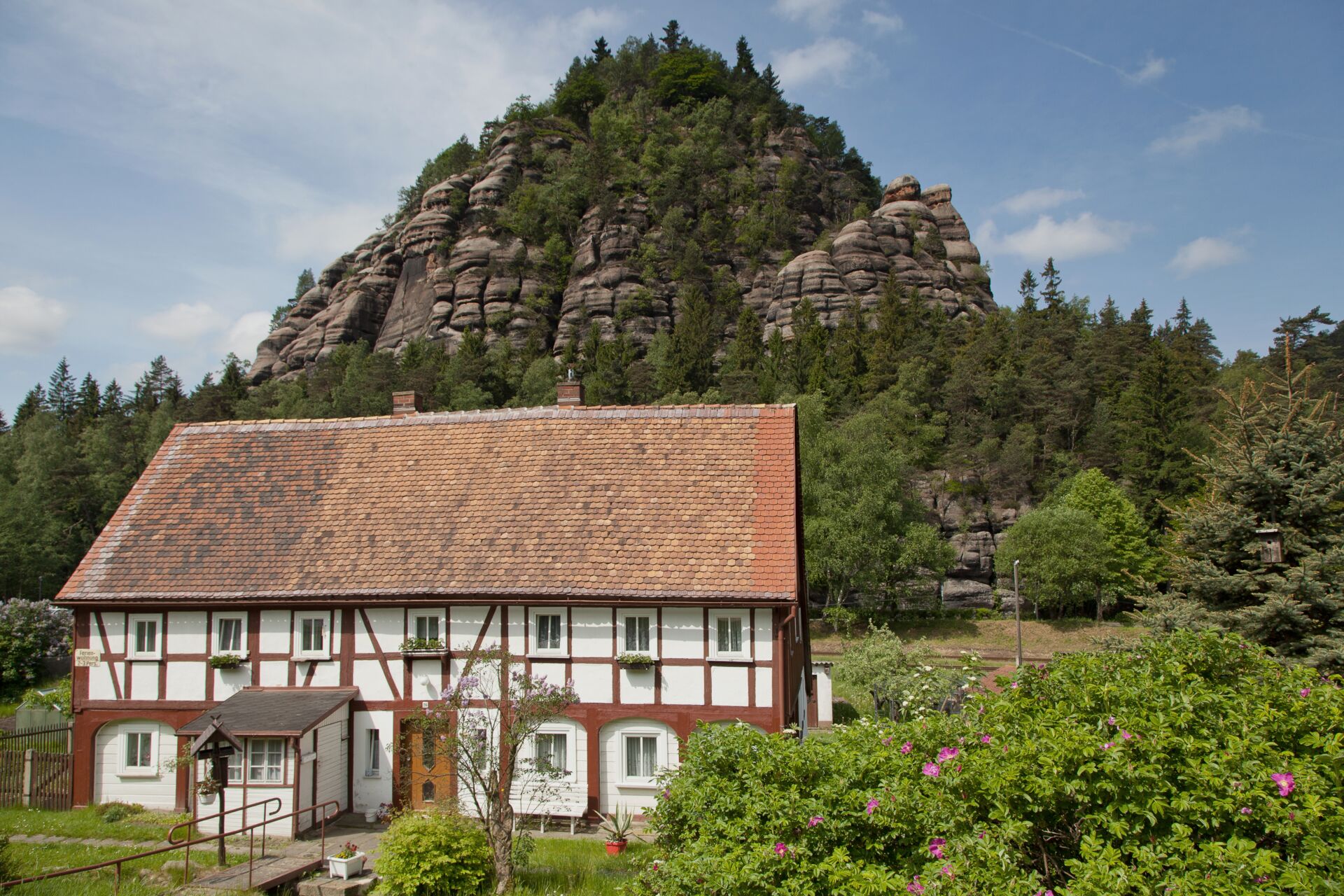 Umgebindehaus am Fuße des Oybin - Foto: Dieter Weise